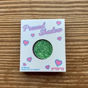 🎉HP🎉 New Parrot Pastel Roses UK Eyeshadow